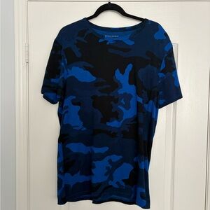 🌟 NWOT BANANA REPUBLIC Camo T- Shirt. Size L🌟